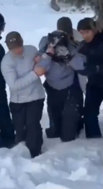 Leoparla selfie çekmek istedi, ölümden son anda kurtuldu