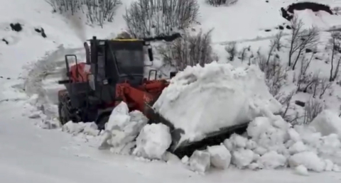 Yedisu’da kar kalınlığı 1 metreyi aştı, ekiplerin mücadelesi sürüyor