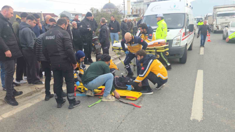 Otomobile çarpan motosiklet savruldu: 2 yaralı