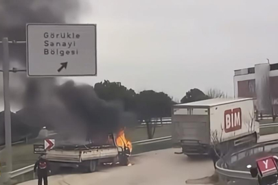 Bursa'da seyir halindeki kamyonet alev alev yandı