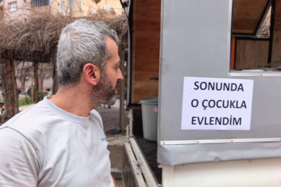 Bursa'da istediği ile evlenen kadın lokma dağıttı