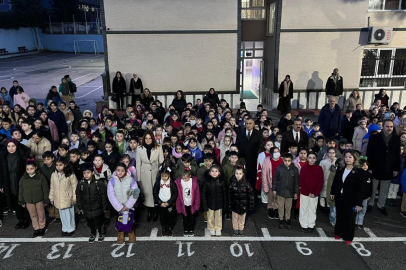 Bursa'da minik öğrenciler, depremde hayatını kaybedenleri unutmadı
