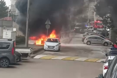 Bursa'da yanan araç art arda patladı, mahalleli panik yaşadı