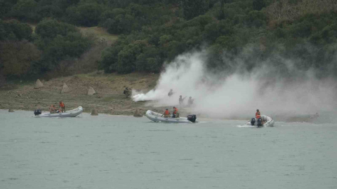 Mehmetçik Çanakkale’de "Durgun Sulardan Geçiş Eğitimi" gerçekleştirdi