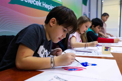 Çocuklar bir günlüğüne ressam oldu