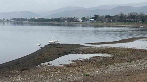 İznik Gölü’nde kuraklık alarmı: Yağışlara rağmen çekilme sürüyor
