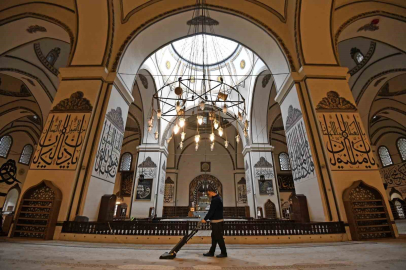 Osmangazi Ulu Cami'yi  teravihlere hazırladı...