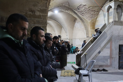 Gazze’deki Büyük Ömer Camii’nde teravih namazı kılındı