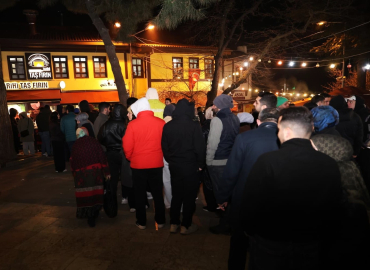 Bursalılar sahurda tarihi meydanda buluştu