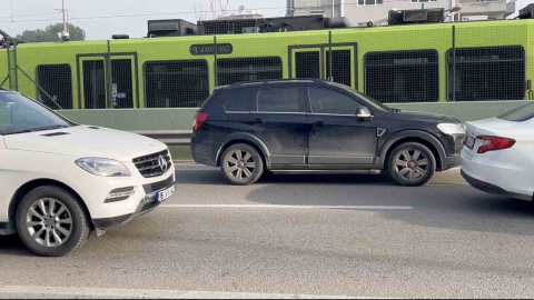 Cipi oto yolun sol şeridine kilitleyip gitti