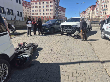 Bingöl’de otomobil ile motosiklet çarpıştı: 2 yaralı
