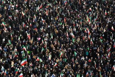 Tahran’da on binlerce kişi yeni dini lider Mücteba Hamaney’e destek için meydanlarda