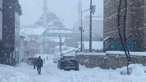 Karlıova’da kar yağışı yeniden etkili oldu