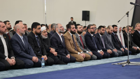 Suriye Devlet Başkanı Başkan eş-Şara, bayram namazını Halk Sarayı’nda kıldı