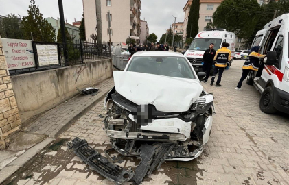 İnegöl’de otomobiller çarpıştı: 5 yaralı