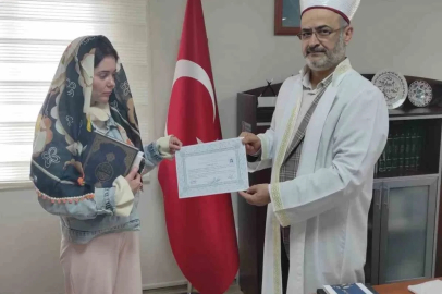 Viktoria müslüman oldu, Amine ismini aldı
