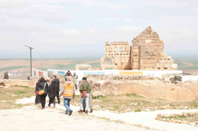 Zerzevan Kalesi yağışlı havaya rağmen bayramda 13 bin kişi ağırladı
