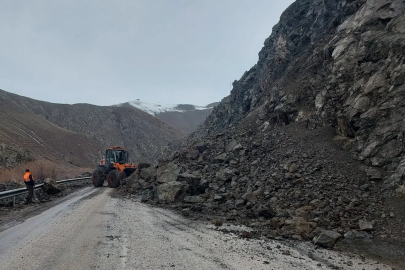 Yüksekova-Van kara yolu kontrollü şekilde geçişlere açıldı
