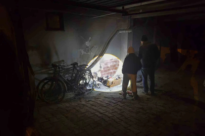 Apartman garajında çıkan yangın maddi hasara yol açtı
