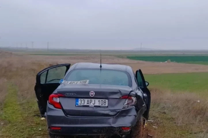 Bariyerlere çarpıp tarım arazisine giren otomobilde 5 kişi yaralandı
