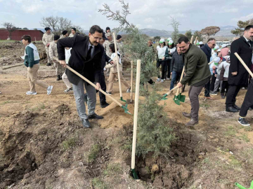 Ayvacık’ta 1500 fidan toprakla buluşturuldu