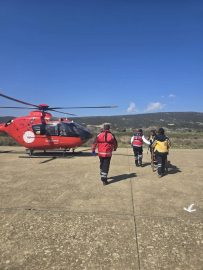 Gökçeada’da rahatsızlanan hasta helikopter ambulansla Çanakkale’ye sevk edildi