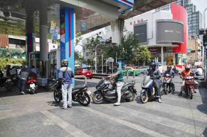 Tayland’da akaryakıt krizi: Sürücüler istasyonlara akın etti