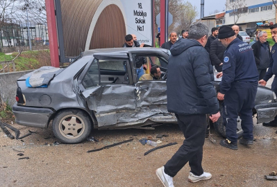 2 aracın karıştığı kazada 4’ü çocuk 9 kişi yaralandı