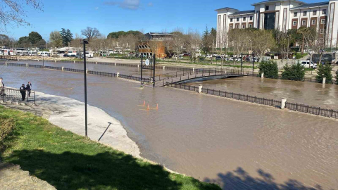 Çanakkale’de Kocabaş Çayı yoğun yağış nedeniyle taştı