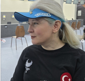 Bursalı milli sporcu Aysel Özgan, Ankara’dan altın madalyayla döndü