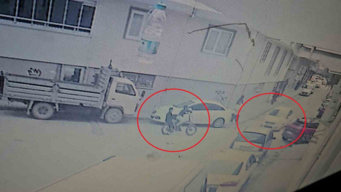 Bisikletli çocuklar otomobille böyle çarpıştı, kaza anı kamerada