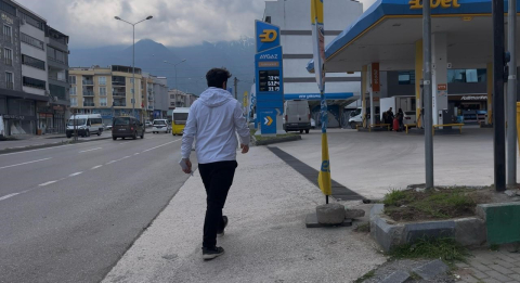 Plakayı okuyamadı, fişe "Putin" yazdı... Ruslara kahkaha attıran olay işsiz bıraktı