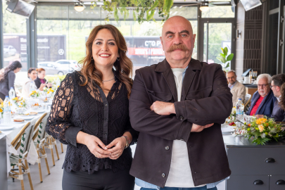 BUSELİK, MEYHANE KÜLTÜRÜ ANLAYIŞININ DAMGASINI EZEL AKAY İLE BİRLİKTE BURSA'DA VURDU