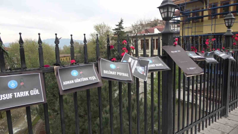 Bursa’da Setbaşı Köprüsü karanfillerle donatıldı