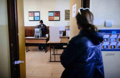 Bulgaristan’da seçimin galibi eski Cumhurbaşkanı Radev’in partisi oldu