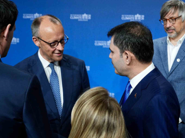 Bakan Kurum, Almanya Başbakanı Merz ile bir araya geldi