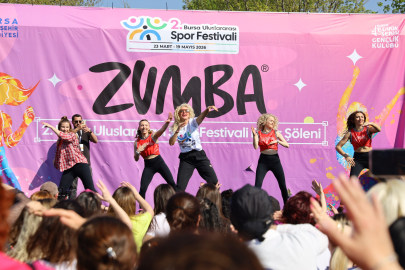 BURSA'DA DÜNYA DANS GÜNÜNÜ ZUMBA YAPARAK KUTLADILAR
