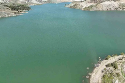 Tarihi Altınlı Köprü baraj sularında kayboldu
