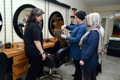 Kadınlar DİSMEK’te meslek öğreniyor
