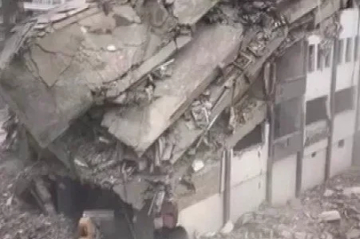 Diyarbakır’da ağır hasarlı binalar yıkılıyor
