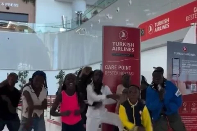 Ugandalı "Hypers Kids Africa" grubundan A Milli Futbol Takımı için özel koreografi
