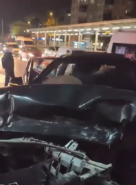 Bursa’da zincirleme kaza: 3 araç hurdaya döndü