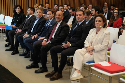 Emine Sabancı Kamışlı, EGİAD Dönüşüm Sahnesi’nde İzmir iş dünyasıyla buluştu
