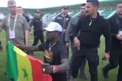 Diagne’ye bayrak müdahalesi: Senegal bayrağı yanlış anlaşıldı
