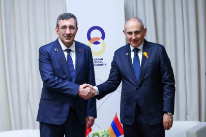 Yılmaz: "Ermenistan ile Ani Köprüsü’nün ortak restorasyonu konusunda anlaşma imzalandı"

