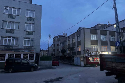Küçükçekmece’de kahve önünde silahlı saldırı: 3 yaralı
