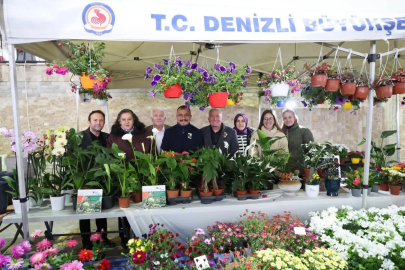 Honaz Ata Tohumu Şenliğinde binlerce tohum ve fide vatandaşlara dağıtıldı
