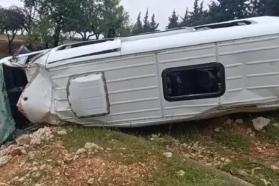 Gaziantep’te kontrolden çıkan işçi servisi şarampole uçtu: 16 yaralı
