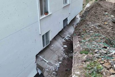Nevşehir’de çöken istinat duvarı evlerin içine girdi: 10 ev tahliye edildi
