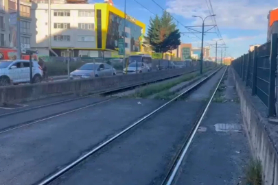 Gaziosmanpaşa’da tramvay ile motosiklet çarpıştı: 1 ağır yaralı
